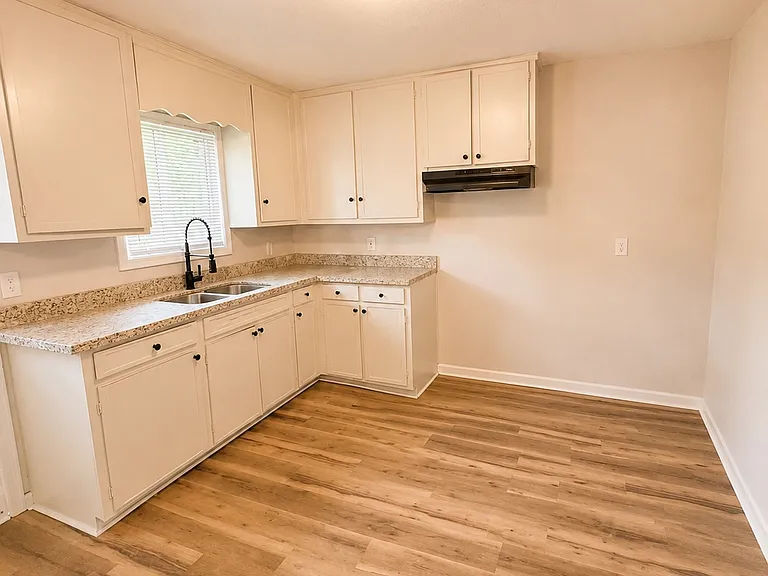 130 Wacker Dr — Photo 5
