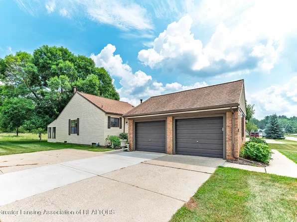 526 Red Cedar Blvd, Williamston, MI 48895