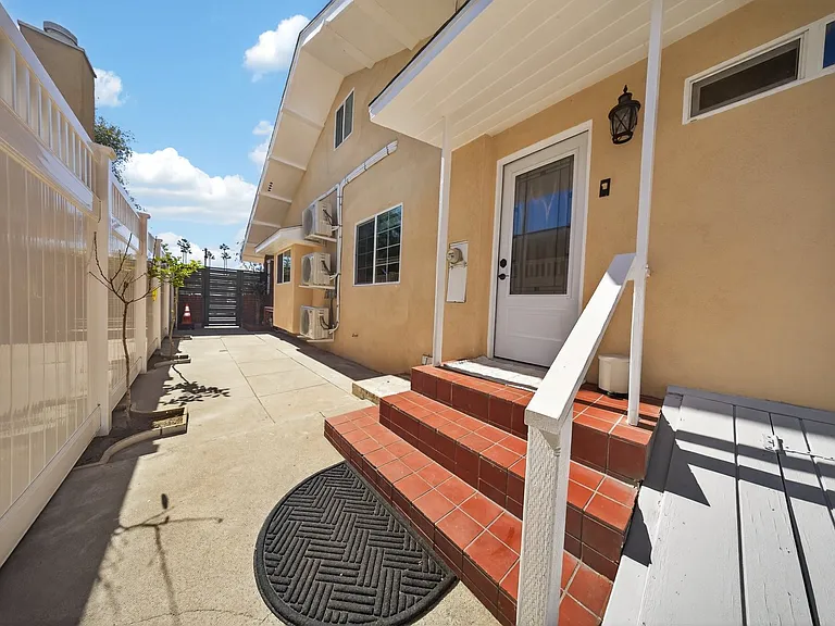 327 Vine St — Photo 39