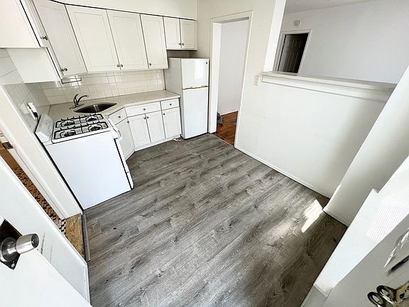 2nd image of 7411 Ditmars Blvd APT 1