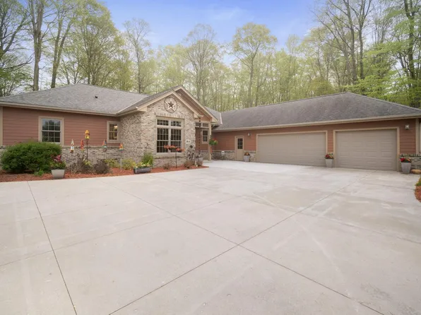 84 King Oak COURT, Random Lake, WI 53075