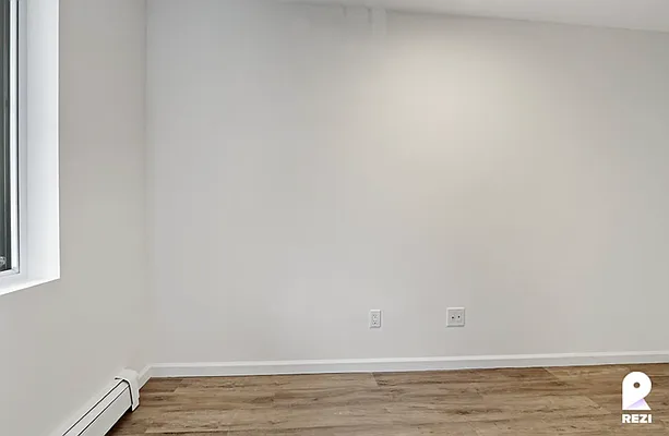 Rented by REZI | media 25