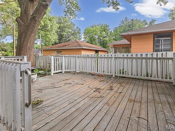 4th image of 308 Carlyle Ave
