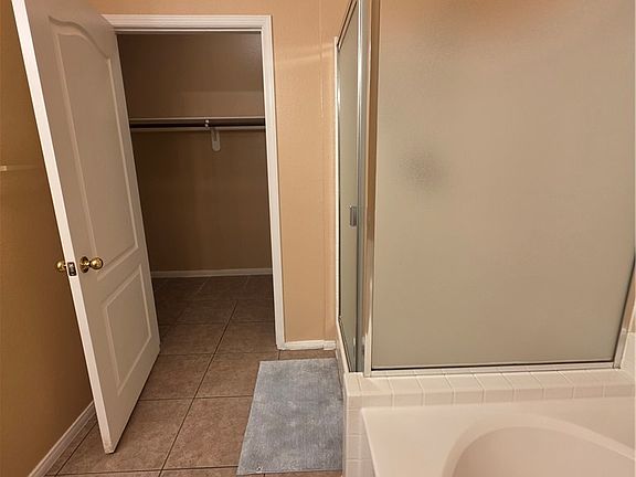 4th image of 904 Domnus Ln APT 105