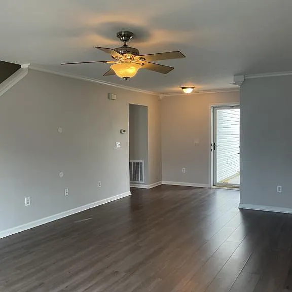 347 Thistle Ln — Photo 6