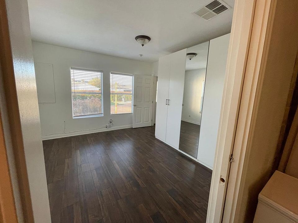 2nd image of 2915 Park Way
