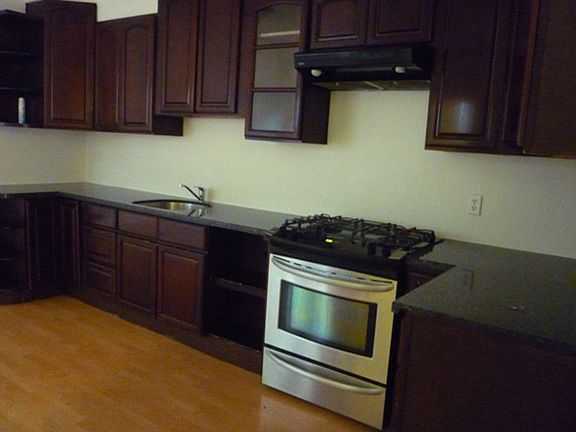 5th image of 483 Harkness Ave