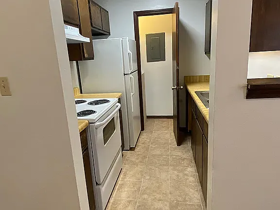 463 Stara Cir — Photo 2