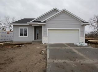 5116 155th St, Urbandale, IA 50323