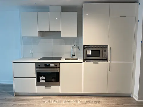 230 Simcoe St #923 Photo 1