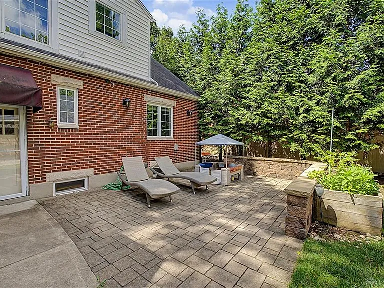333 Thruston Blvd E — Photo 50