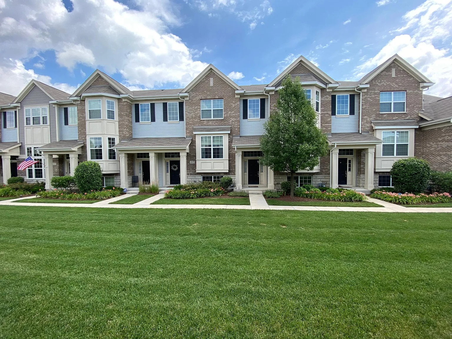2873 Henley Ln — Photo 2