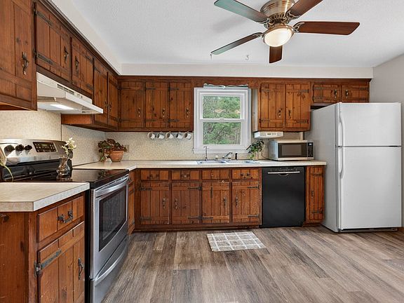 3rd image of 172 Warner Hill Road