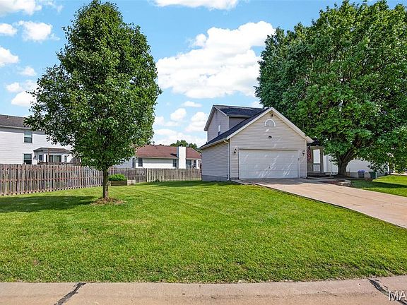 3rd image of 819 Estes Park Dr