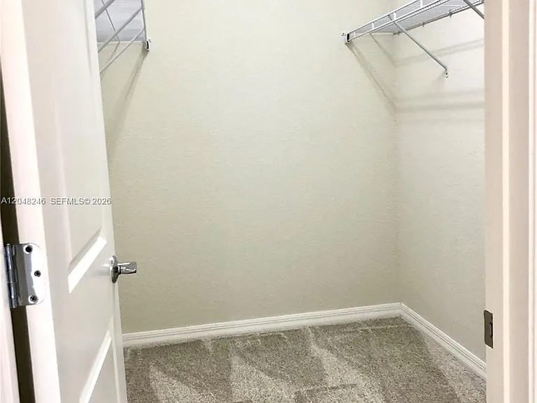4984 Greenway Dr — Photo 17