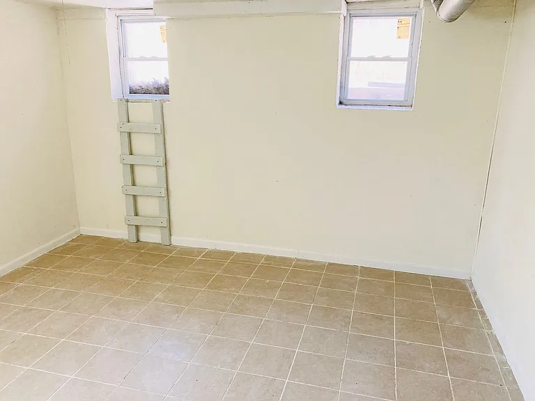 320 W Elm St — Photo 17