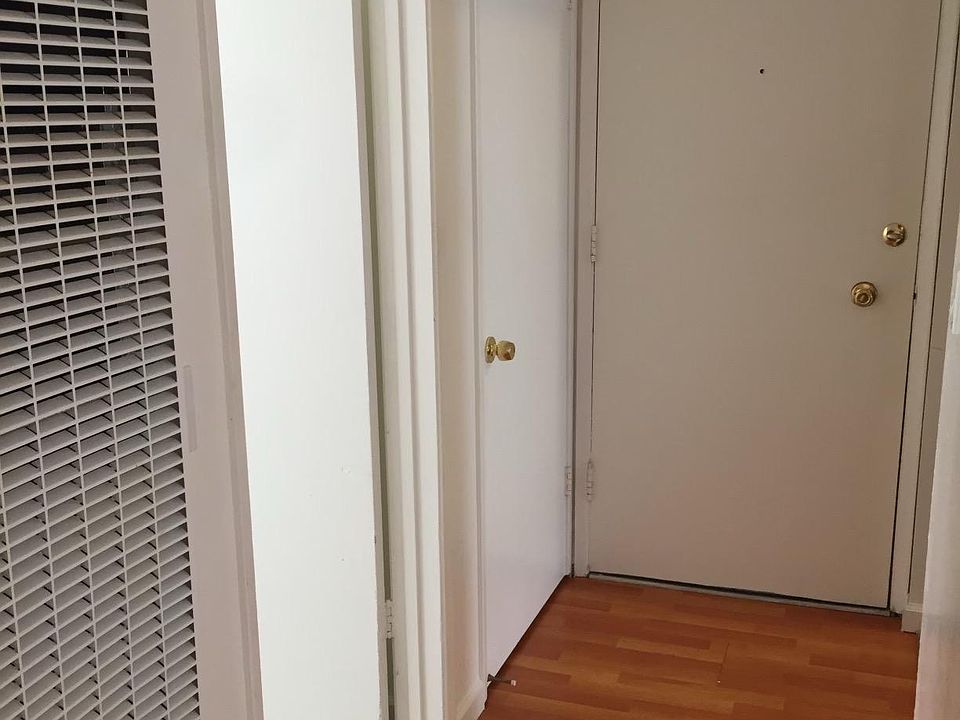 2nd image of 667 Villa St #8