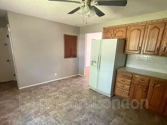 3rd image of 2521 Hedgerow Dr
