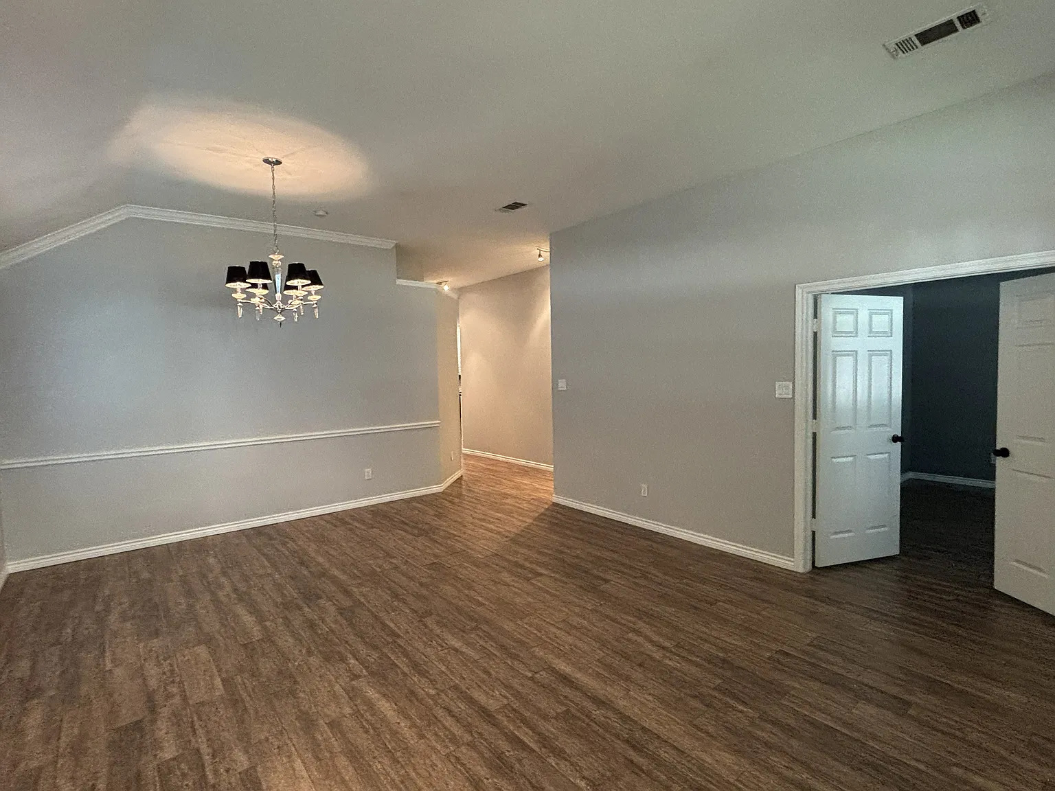 3 bed, 2401 sqft, $2,595 — Photo 4