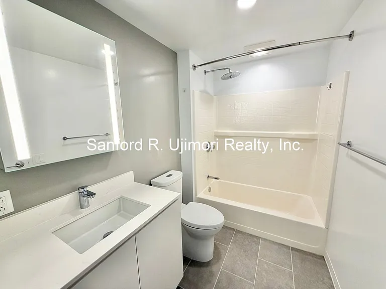987 Queen St #2811 — Photo 3