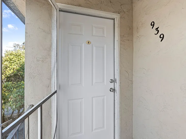 931-939 Golden Gate Drive — Photo 12