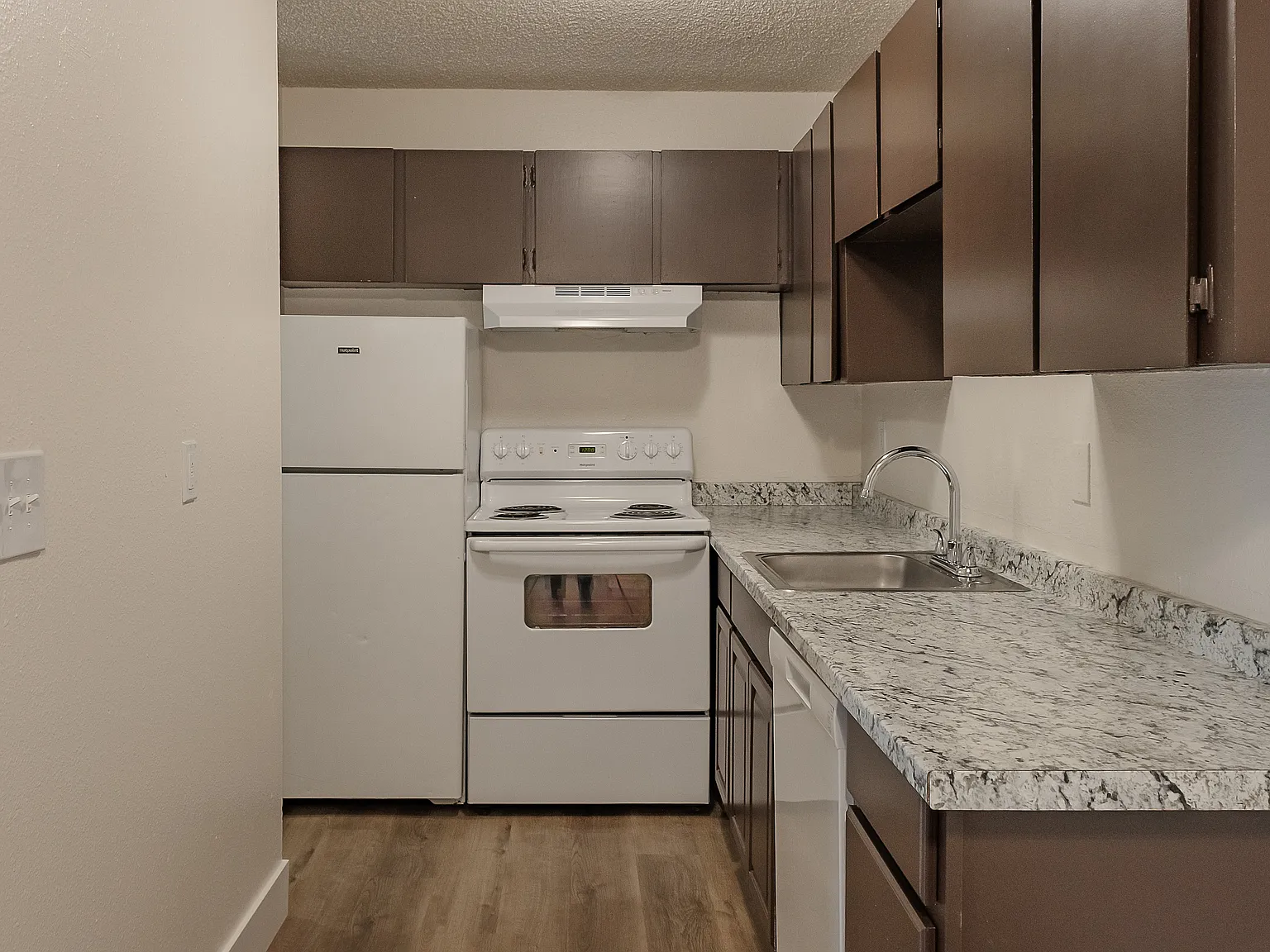 Madera Court Apartments — Photo 3