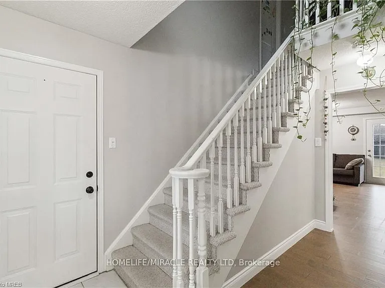 2245 Pathfinder Dr — Photo 5