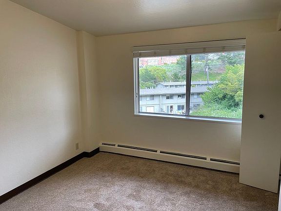 3rd image of 862 Macarthur Ave #B