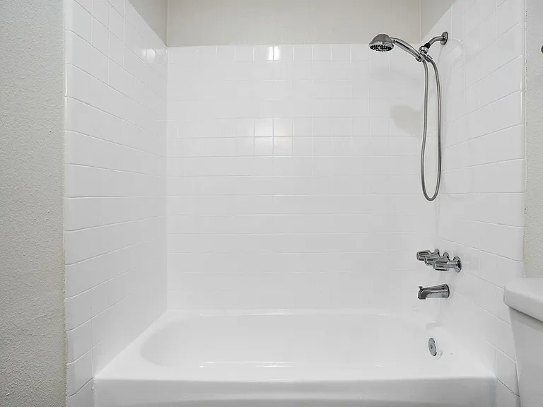 FH - Hilltop Apartments — Photo 20