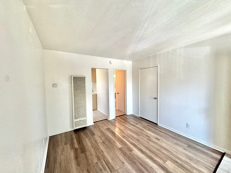 4750-4772 Thorn Street — Photo 5
