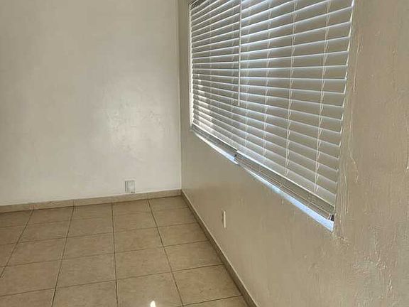 5th image of 4269A Schoolridge Ln