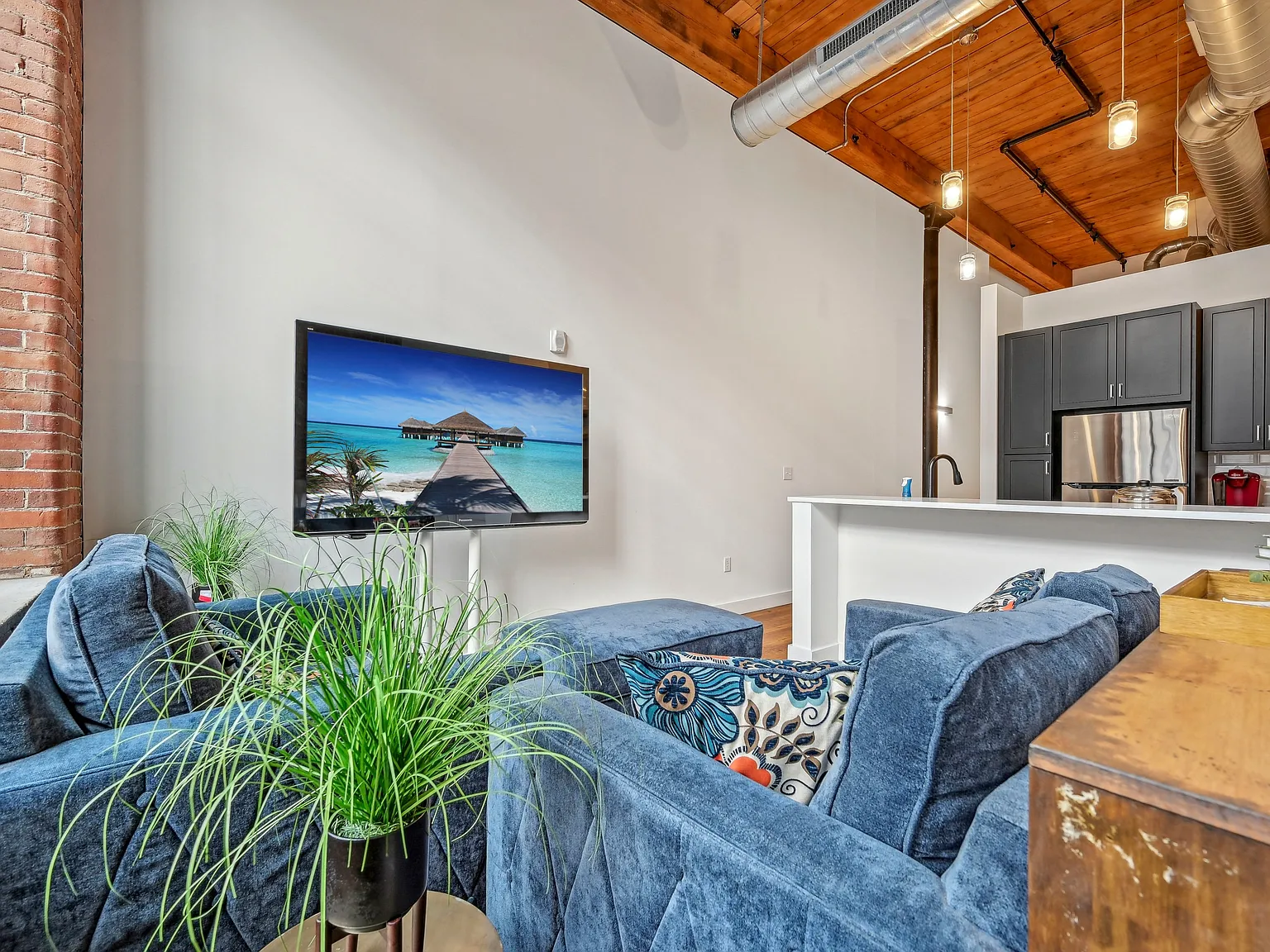 Riverwalk Apartments — Photo 4