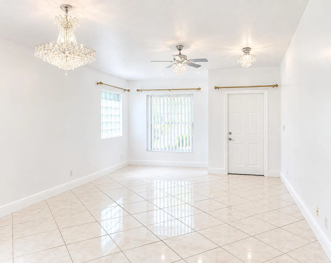 3 bed, 2.0 bath, 1670 sqft, $3,000 — Photo 4