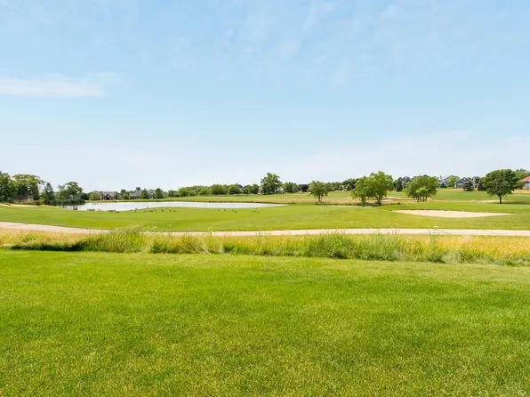 365 Foxwood Trl, Lake Geneva, WI 53147