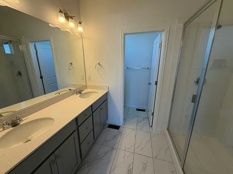 1940 S Poplar Ct — Photo 16