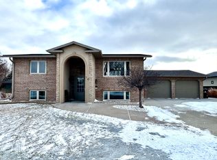 76 S Harmon Dr, Mitchell, SD 57301