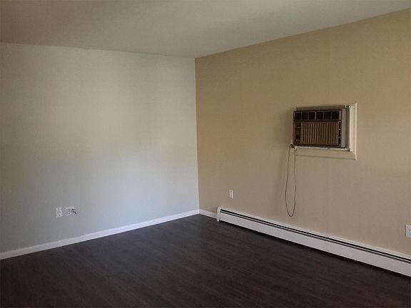 3rd image of 3207 Park Dr APT 04
