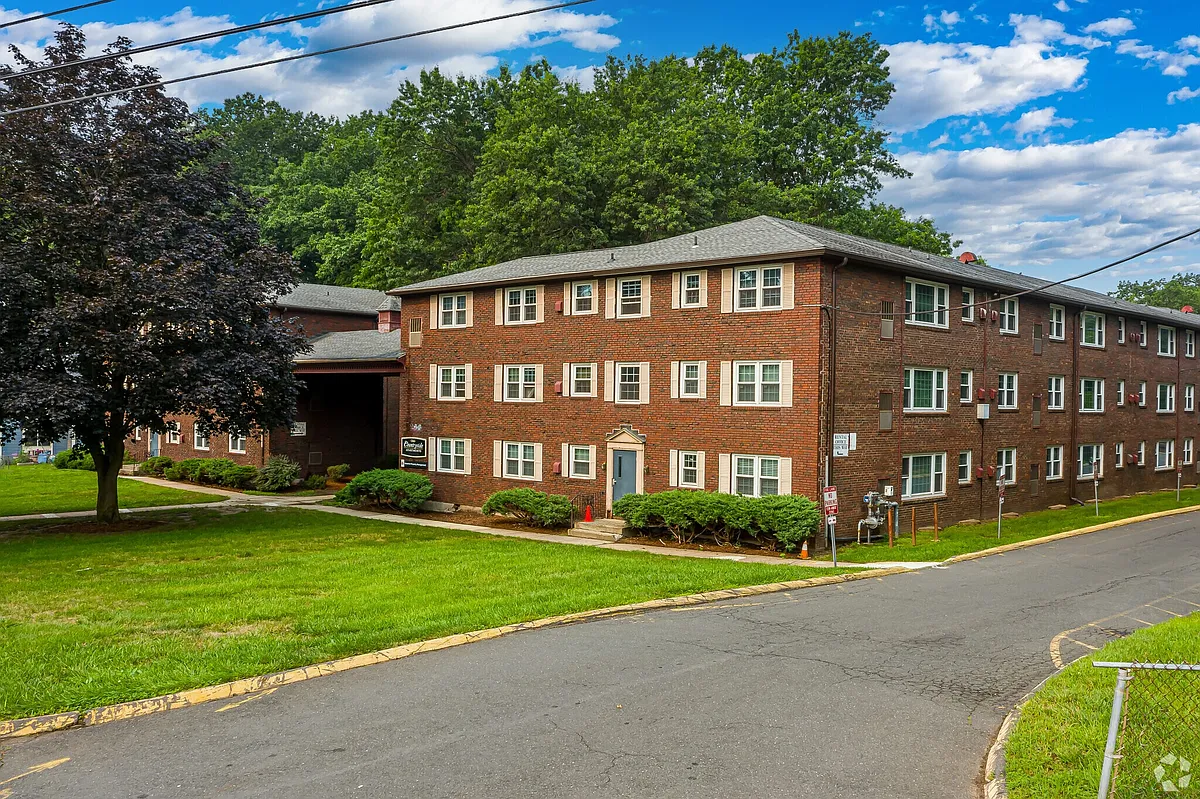 Building Photo - Countryside Apartments