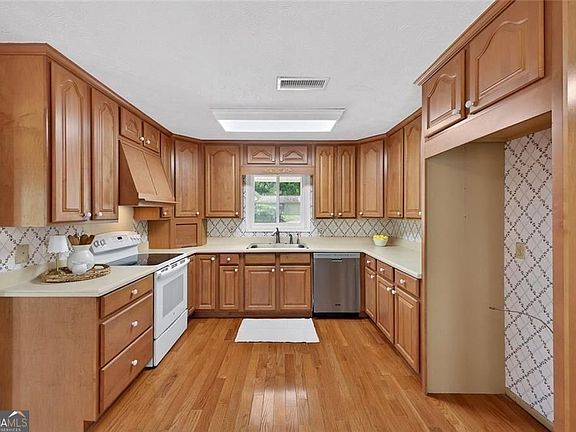 5th image of 8 Wellington Way SE