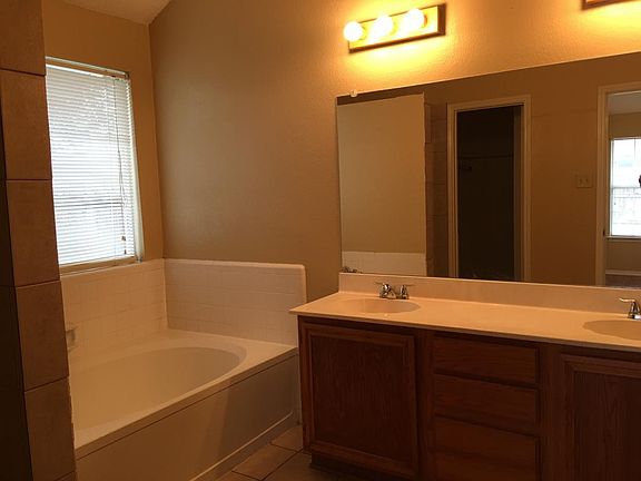 4th image of 6701 Olivewood Dr
