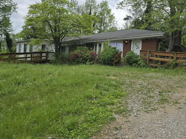 130 Sunshine Dr, Rocky Top, TN 37769