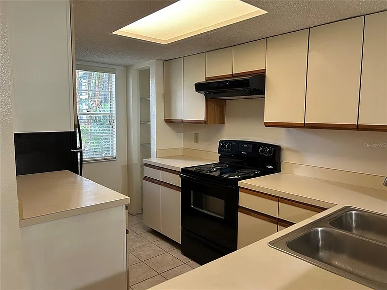 2143 Fox Chase Blvd — Photo 4