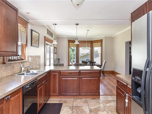 4th image of 287 Woodland Ave