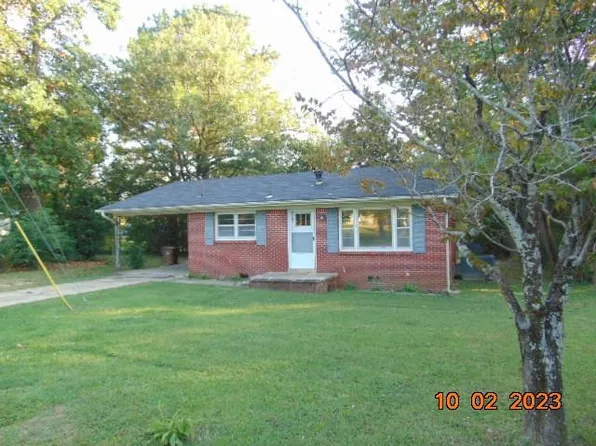 495 Hayes St, Lexington, TN 38351