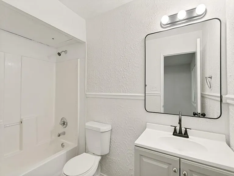 905 Hawthorne Dr — Photo 5