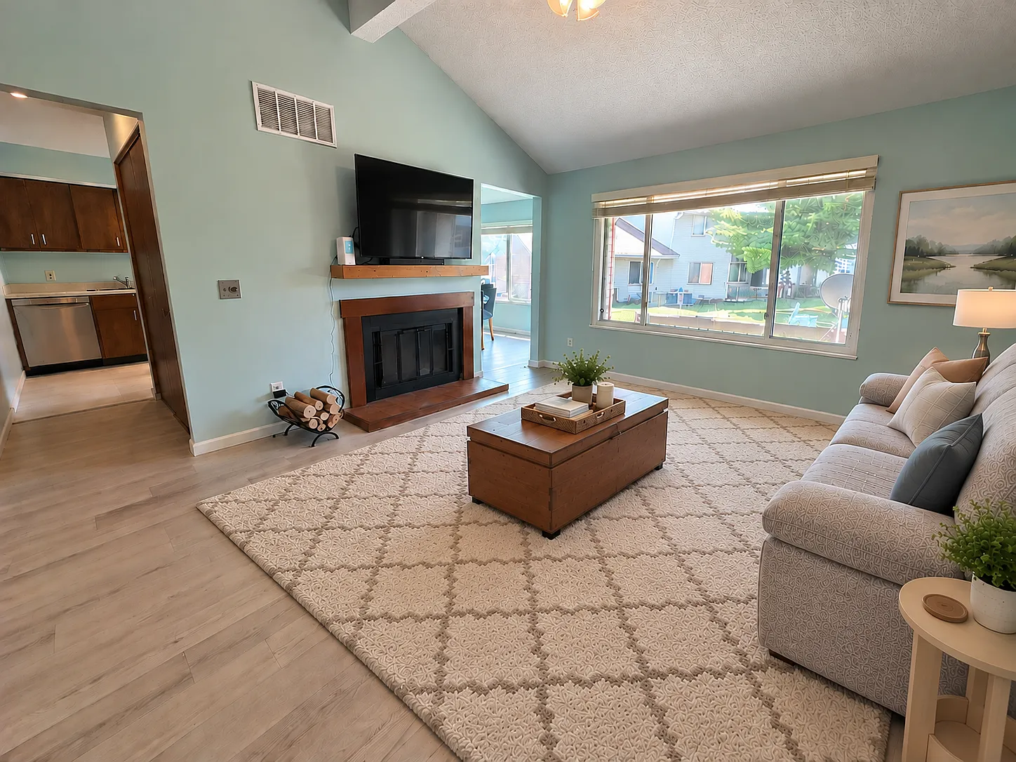 2 bed, 1040 sqft, $1,950 — Photo 2