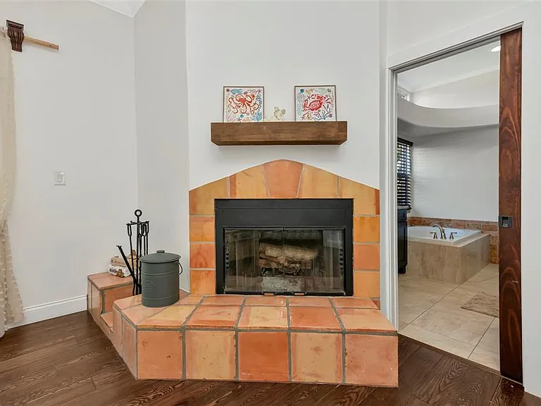 681 Avenida De Mayo — Photo 37