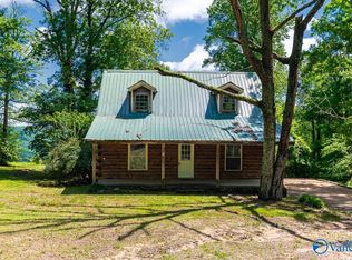 3 Kennamer Dr, Laceys Spring, AL 35754