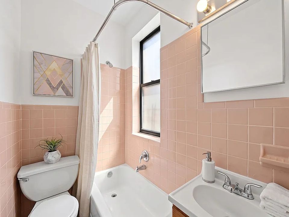 1st image of 815 Gravesend Neck Rd APT 3P
