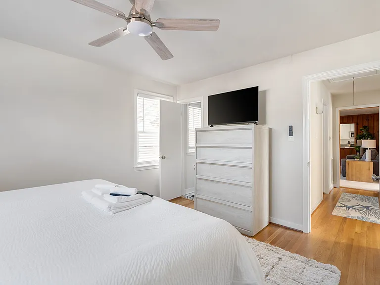 8702 Claymont Dr — Photo 13